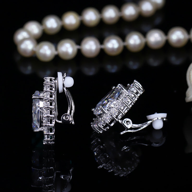 Water drop design earrings