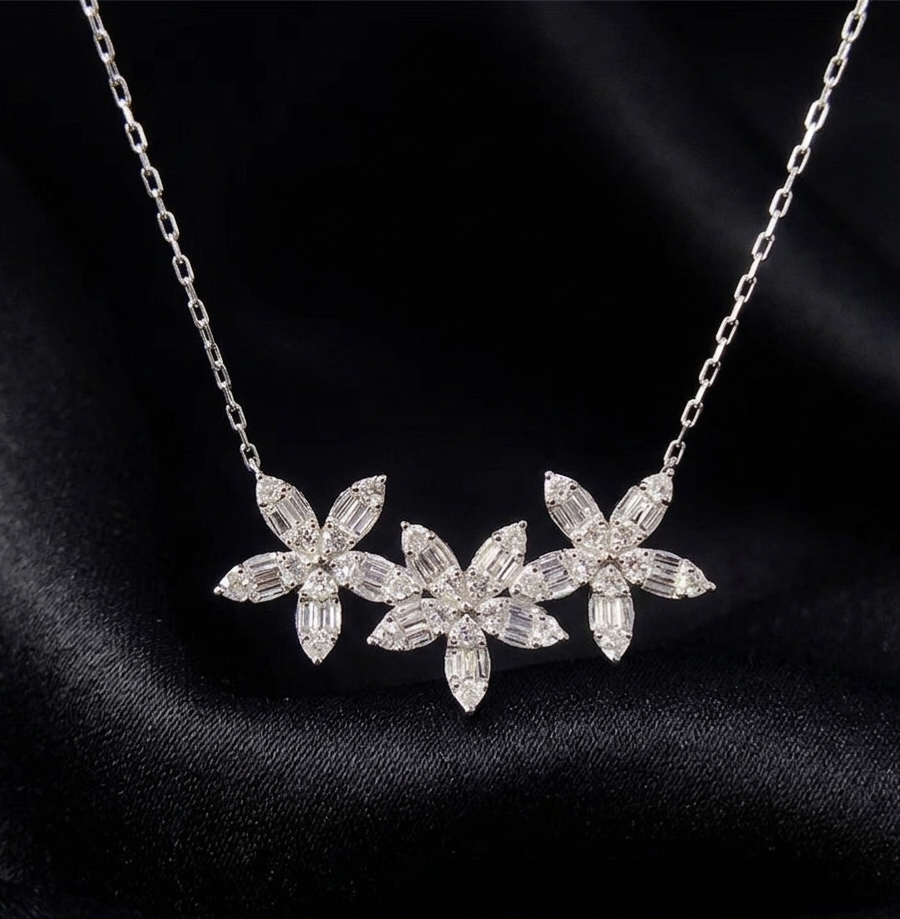3 flowers necklace