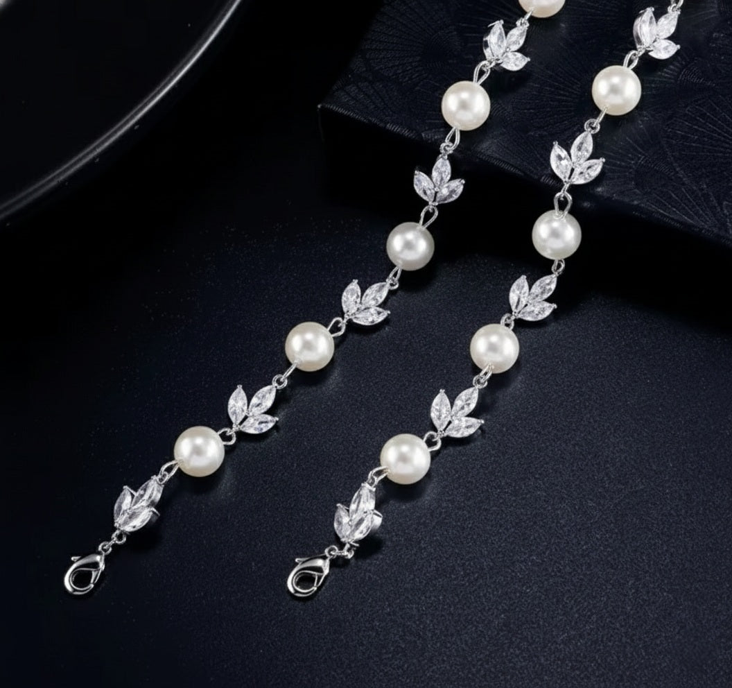 Pearls and leaves adjustable bracelet