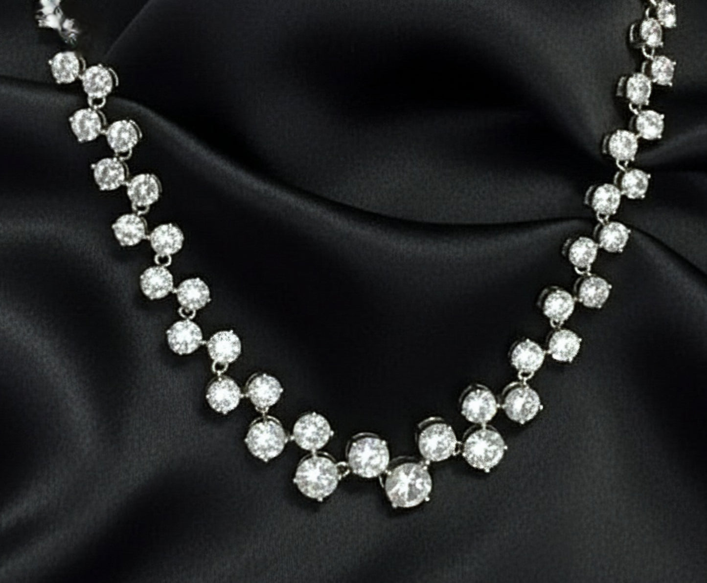 Round stones necklace