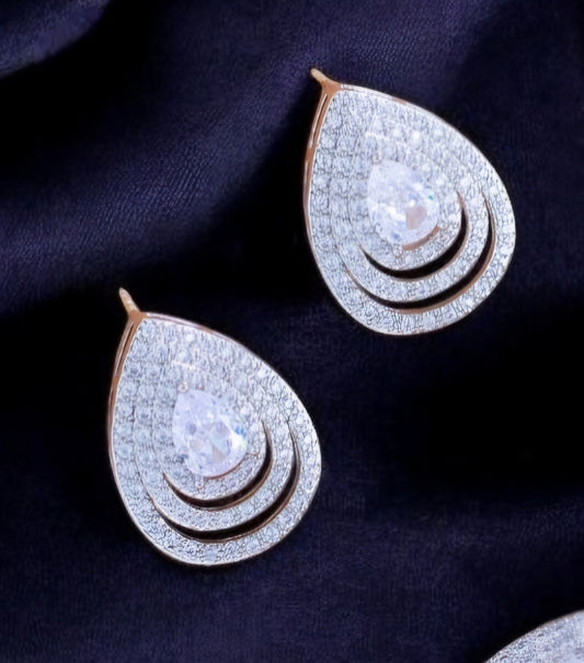 Delicate round stud earrings