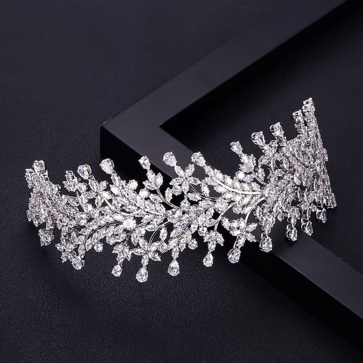 Geometric shiny hairpiece