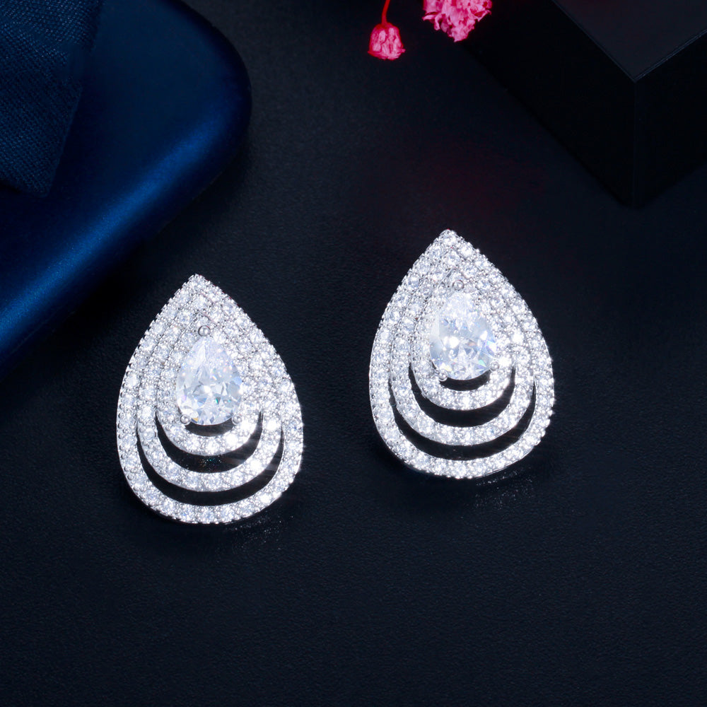 Delicate round stud earrings
