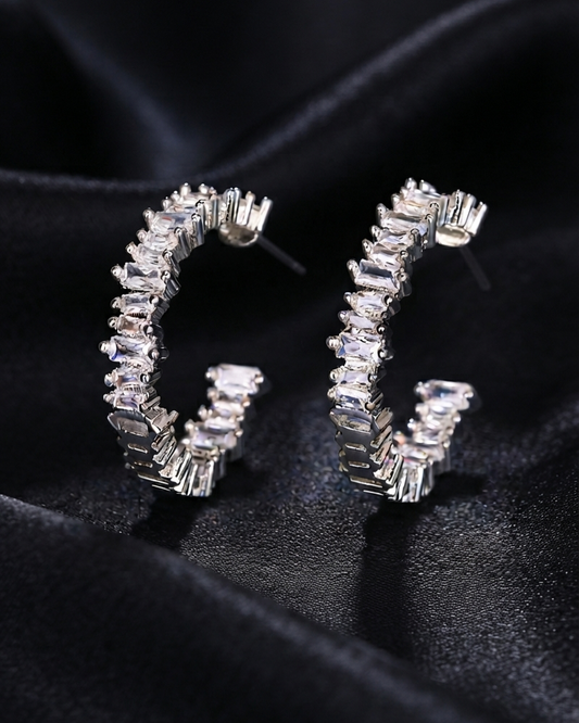 Dazzling round earrings