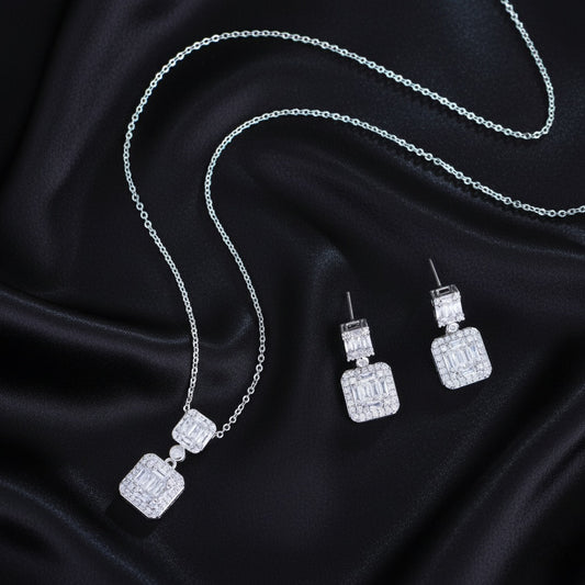 Elegant and luxurious square set