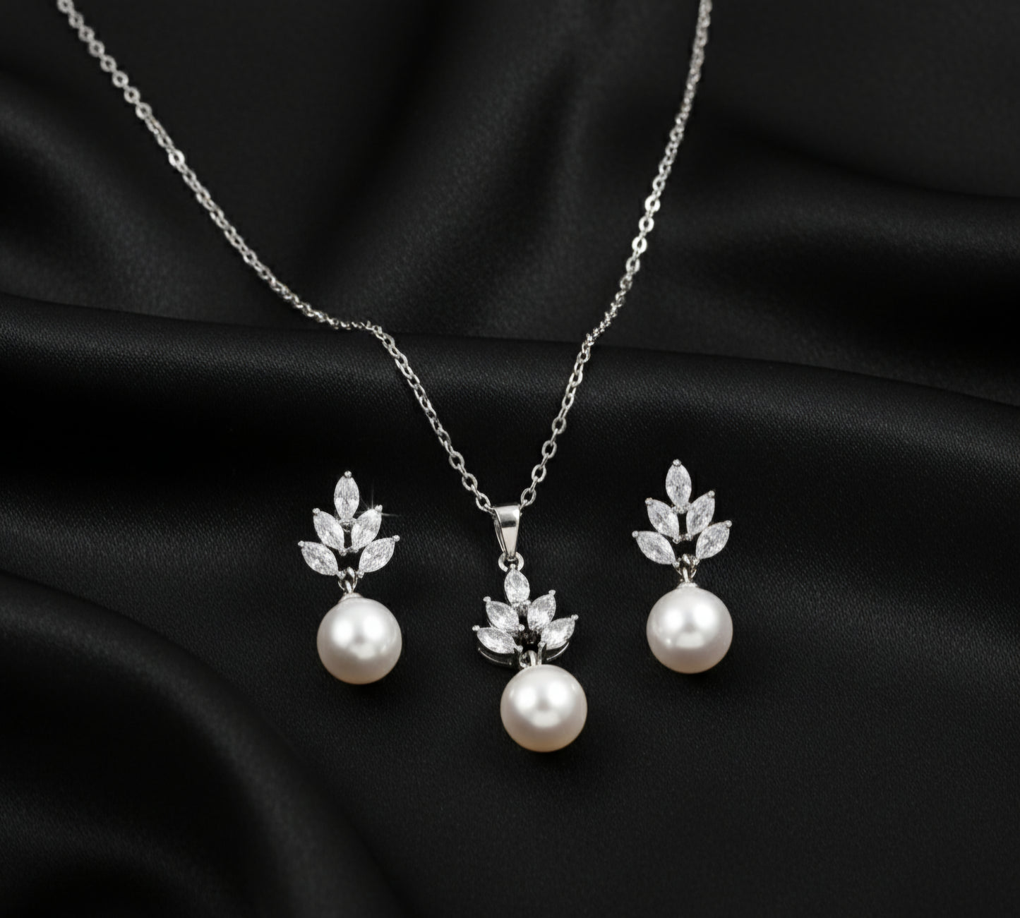 Pearls and sparkly leaves set