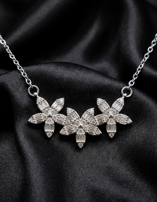 3 flowers necklace