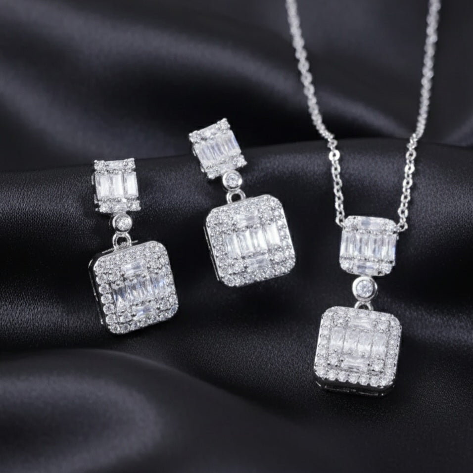 Elegant and luxurious square set