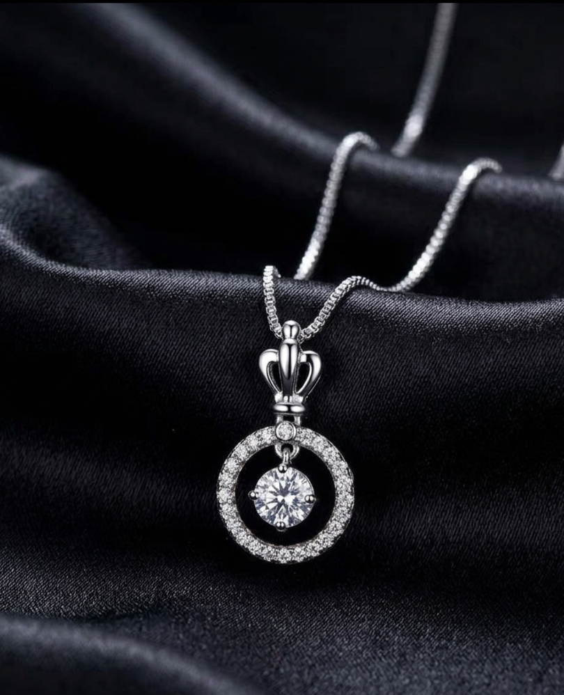 Inner diamond with a crown necklace